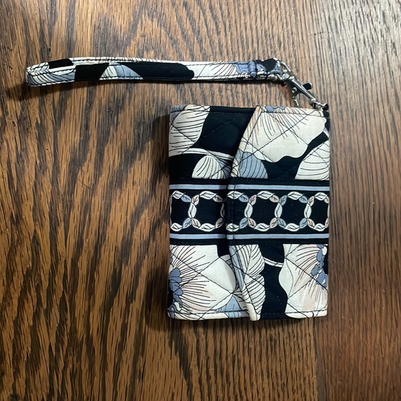 Vera Bradley Crossbody Bag and Small Wallet - Picture 2 of 8